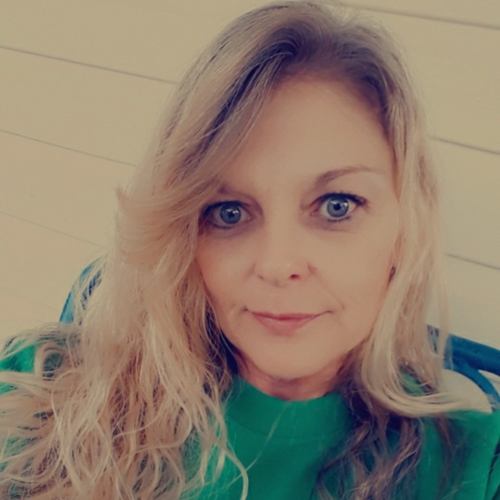 Meet your Posher, Crystal